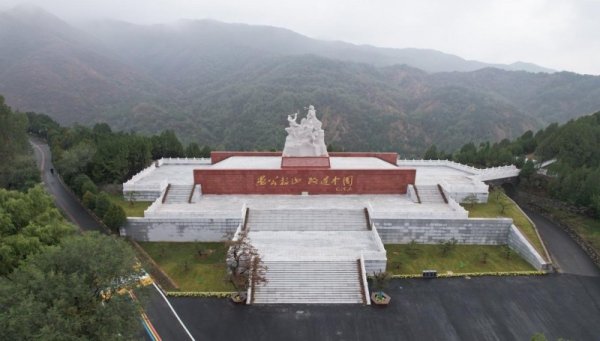 名鼎配资 河南济源“愚公移山”文化地标亮相